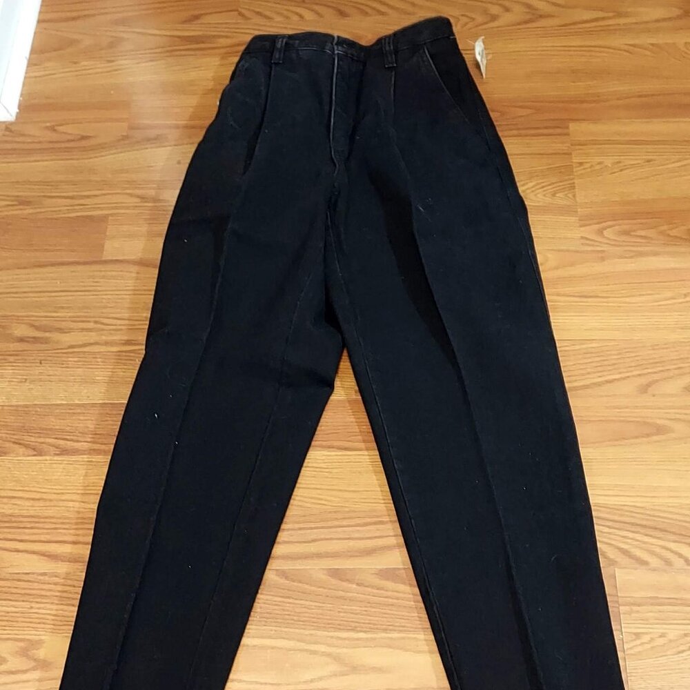 Brand New  Liz Wear  Petite 2 Black Jeans 100% Cotton  Zip up  Logo's Snaps